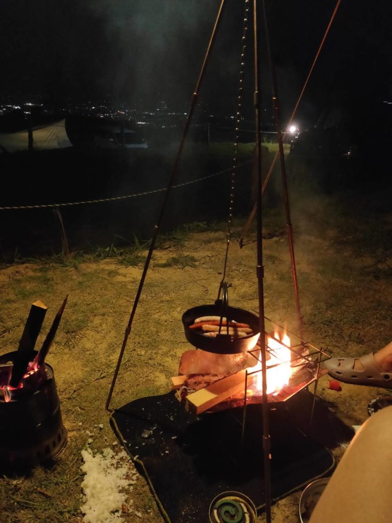 すき焼き鍋 焚火